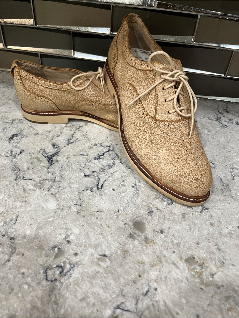 UGG Australia Women’s Beige Leather Brogue Oxford Shoes S/N 1004838 Size 9